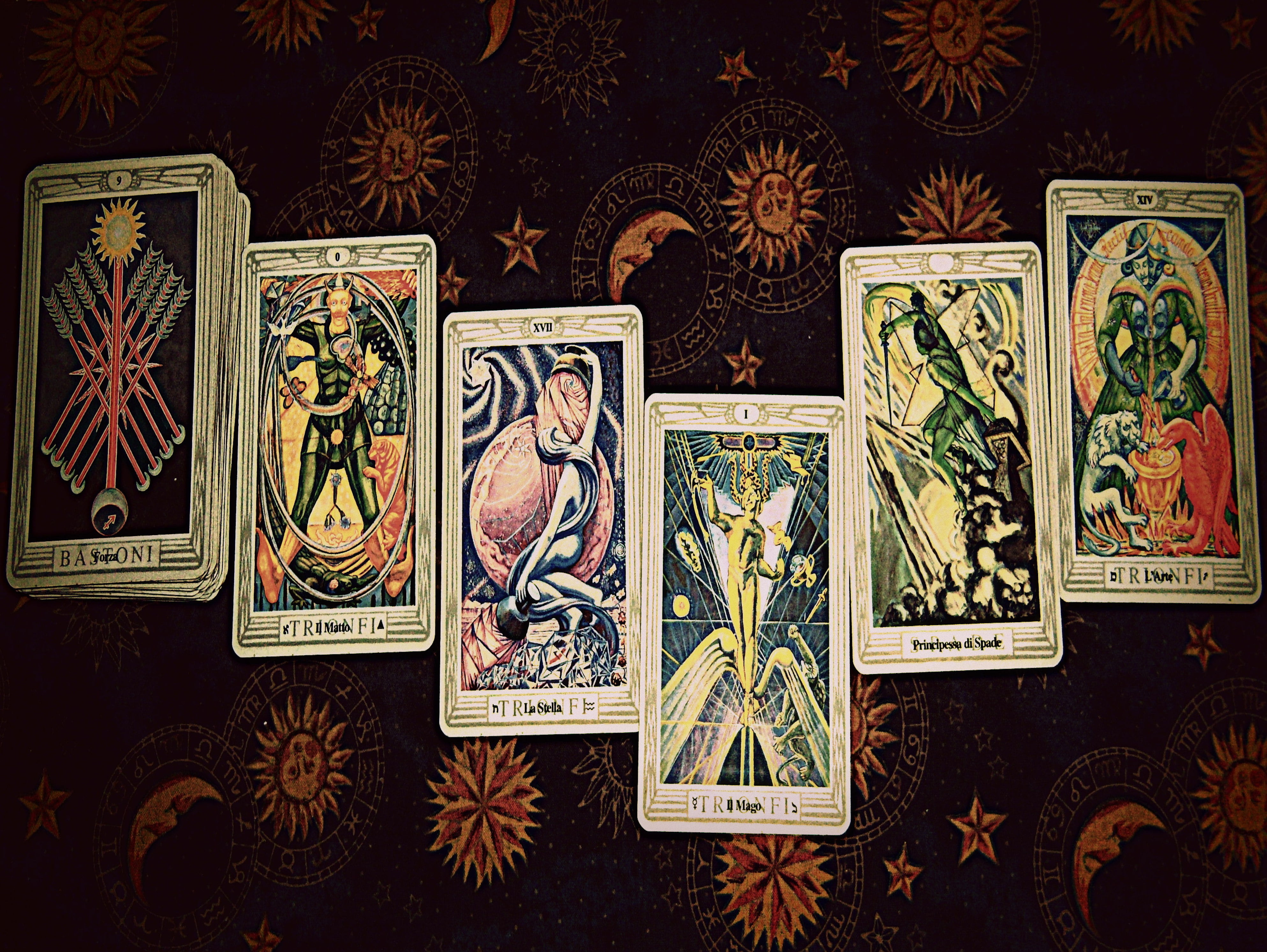 Таро спид. Prediction Tarot галерея. Divination Tarot галерея. Таро Эстетика. Карты Таро Эстетика.